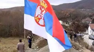 Srbi uklanjaju barikade na Kosovu
