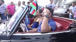 Bakıda retro avtomobillərin paradına iki nazir də qatıldı