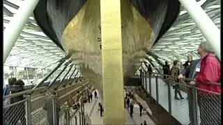 Queen unveils restored Cutty Sark