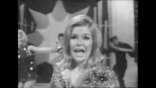 Maggie Joddrell Britton sings 'Love's The Only Answer'