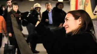 Street Performers: The Saw Lady