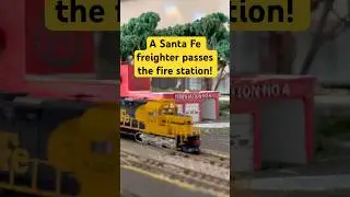 A Santa Fe freighter passes the fire station! 🚂