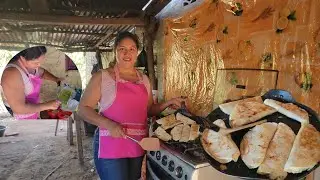 PREPARANDO UNAS GRINGAS DE POLLO.AMI ESTILO 😋