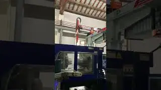 CARTESIAN ROBOT or robotic arm for injection moldig machine to make bucket at low height of workshop