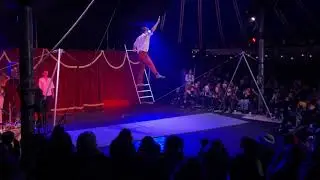 Slack Wire Act - Bobby Garden at Zirkus Mond / Berlin