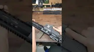 How to manipulate an AR10 with installed Hellfighter kit