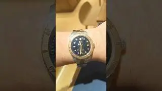 Oris Divers Sixty Five two-tone blue dial watch #oris #luxurywatch #diverswatch #watch