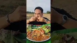 ส้มตำไก่ทอด กินกับผักสด