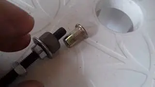 Instala&ccedil;&atilde;o de Bagageiro de Teto - Como fixar a porca (rebite roscado)  Parte 1/3