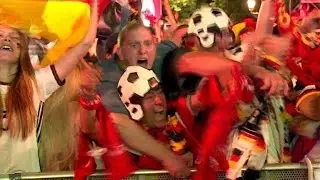 Zehntausende fiebern in Berlin mit bei Fu&szlig;ballkrimi