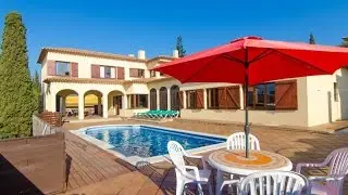 Cozy home for family groups with private pool and sea views