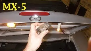 Замена лампы подсветки номерного знака Mazda MX-5
