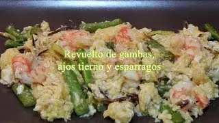 Receta de revuelto de gambas, espárragos y ajos tiernos