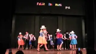 Liber bailando huayño boliviano
