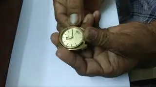 Setting the time on tuning fork watches