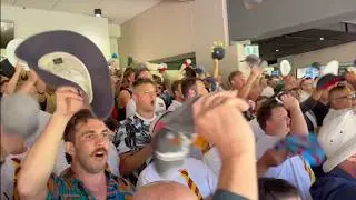 Barmy Army  | Tip their hats to Shane Warne | MCG | Boxing Day Test | The Ashes | Day 2