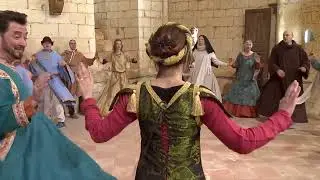 Essay to restitute two medieval devotional dances : 1 Cuncti simus concanentes   2 Pilota dance