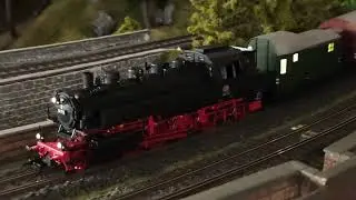 BR 86 von Lenz und Kiss vor Güterzügen