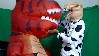 Jurassic World dinosaur: Big Big Dinosaurs playing together. Enjoy it you guys.