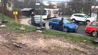 Bus in Suhl-Goldlauter in schwieriger Lage