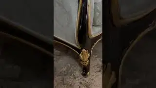 POLTRONA CL&Aacute;SSICA ENTALHADA A M&Atilde;O FOLHEADA A OURO ENVELHECIDO LUXO VINTAGE - DECORA&Ccedil;&Atilde;O M&Oacute;VEIS