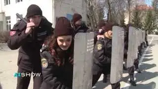 Provocare AISHOW: Aura și Mihaela în rol de carabinieri