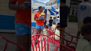 ПИЧ МАКИНТАЙР 🍑, ЕЕ МУЖ 👑 И 9 ДЕТЕЙ ЕДЯТ КОРНДОГИ 🌭 И ПИЦЦУ 🍕 В ДИСНЕЙ УОРЛДЕ 😋🤤😋