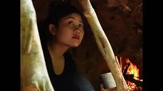 Build a shelter under a dead tree and camp overnight alone | Alone girl wild survivel 