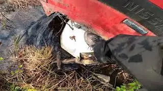 Bensin rinner rakt ut mot sjön efter Nautanenvägen !