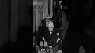 Черчилль занимается стендап-комедией