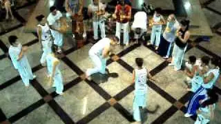 CAPOEIRA RAÇA MARINGÁ MESTRE OURO VERDE (Batizado 2010)