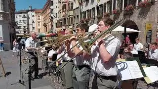 Platzkonzert mit der Militärmusik Tirol beim Goldenen Dachl 23.06.2021
