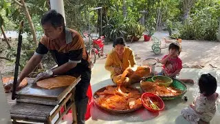 Về tới nhà thấy Cha Mẹ tất bật làm bánh phồng tôm khô giao đến khán giả ăn Tết | TNCM