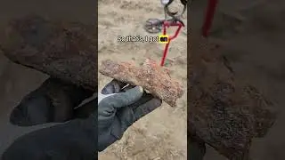 @IDigHistoryshows how he uses electrolysis to clean iron relics. #shorts #metaldetecting #tigsbits