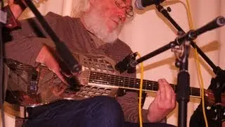 'Diddy Wah Diddy' sung by 'Garry Taylor' at 'Beggars Belief Cafe,Portsoy'.