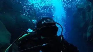Diving in Silfra Fissure, Iceland | Scuba diving in winter