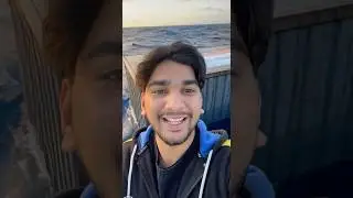 Samunder k bich mila iphone 18 ka container😱.     #viral #funny #trending #iphone #ocean #shorts