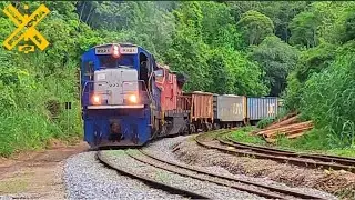 W62 trem de serviço do ZPT Paratinga partindo sentido serra com (C44-9WM 9038 ALL+c30-7 9221 rumo)