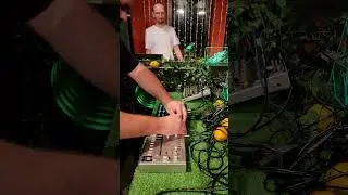 Фрагмент моего acid house лайв сета на #303day, организованного @102records  Было очень душевно