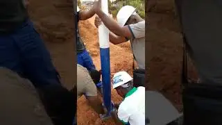 vue et installation du lampadaire à plaque solaire