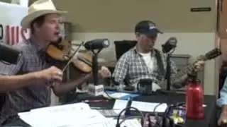 Old Crow Medicine Show играет дядю Дэйва Мейкона (City Cafe, Мерфрисборо, Теннесси)