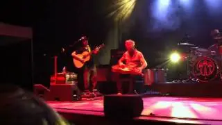 The John Butler Trio & Xavier Rudd - Peaches and Cream