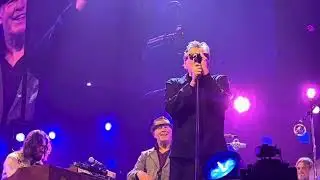 Golden Earring One last Night Live. She flies on strange wings.