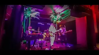 YOUNG GUN SILVER  FOX - Live at Night & Day Cafe, Manchester 28.10.21