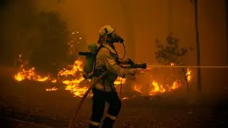 Bushfire warning for Tara has been downgraded to a &lsquo;watch and act&rsquo;