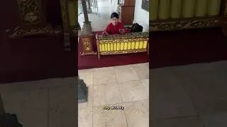 Look at this man playing gamelan very skillfully 😇#gamelan #museum #museumart #music #traditional