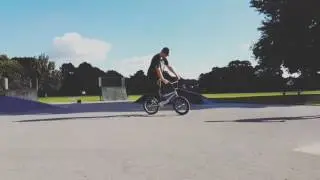 Bmx fakie quad barspin