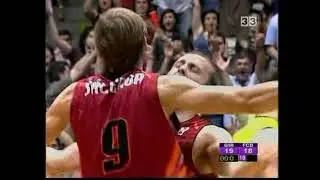 Dainius Salenga desde medio campo 2007 ACB