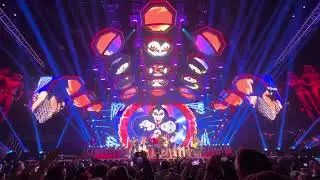 KISS: Makin' Love (LIVE 10/20/2023) At Little Caesars Arena In Detroit Michigan Plus Paul/Tommy Solo