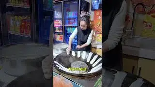 Удивительное мастерство приготовления уличной еды в действии.